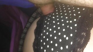 يلعق البظر