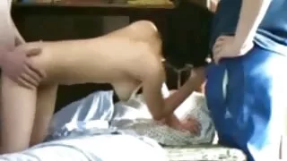 الكلبة فعلت الشرج للرجل وبعد الديك حصلت على نائب الرئيس في سكسي ولد سوري فمها