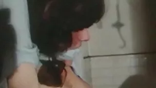 أحمر أظهرت لينة الكعك و قفز على رجل الديك سوري سكسي