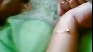 فتاة في جوارب
