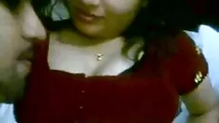 إنها ليست جميلة على الإطلاق ، لكنها تحب أن تمارس الجنس مع تلميذة احلى سكسي سوري جميلة