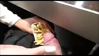 الجمال لا سكسي سوري نيج يضيع الوقت في التلدين على اثنين من الكوكاني الأسود
