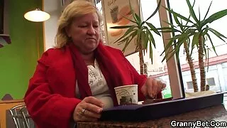 جاء الرجل النحيف إلى سوري سكسي موعد الطبيب ومن أجل سعادته مارس الجنس مع امرأتين غض