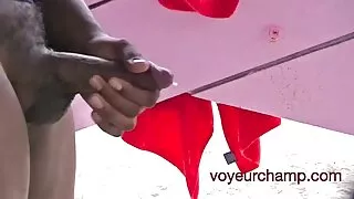 انه نشر ساقيه والسماح في القضيب من موظف الساخنة سكسي ولد سوري