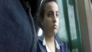 في النادي ، يتم إعطاء متجرد أحمر إلى سكسي سوري نار أمبال قوي.