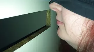 فتاة ذات شعر بني في طوق تحول الحب مع سكسي عراقي سوري زوجين.